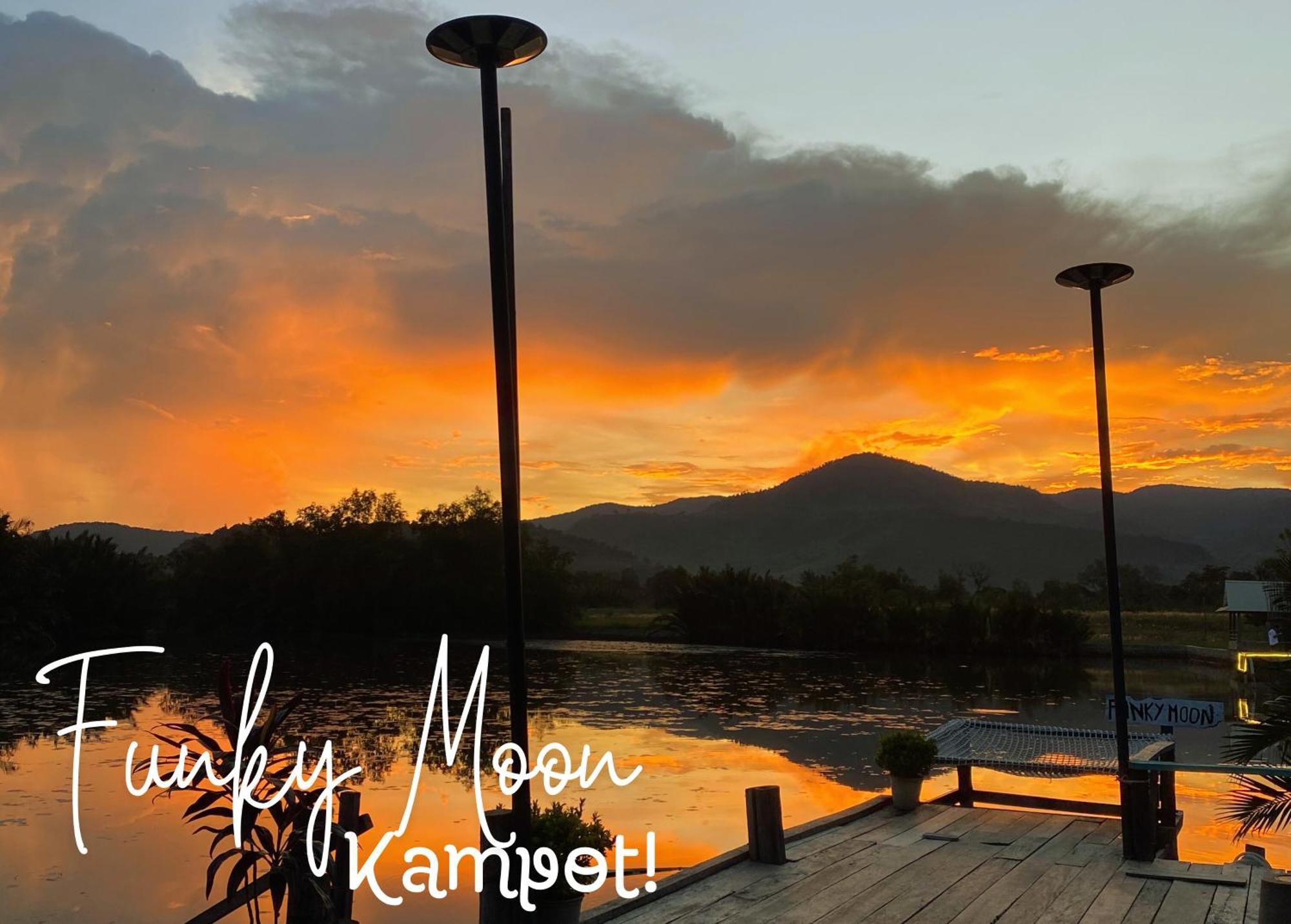 Funky Moon Kampot Hostel Exterior photo