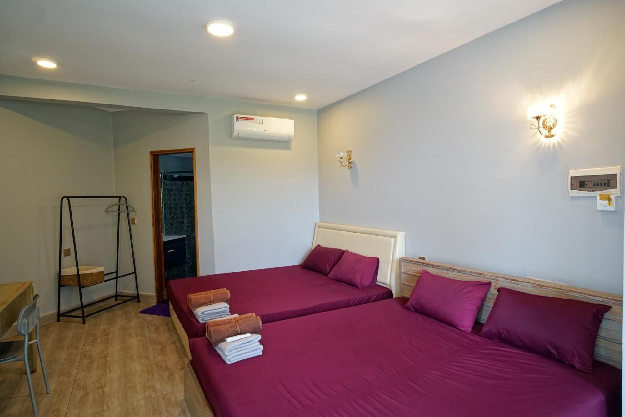 Funky Moon Kampot Hostel Exterior photo